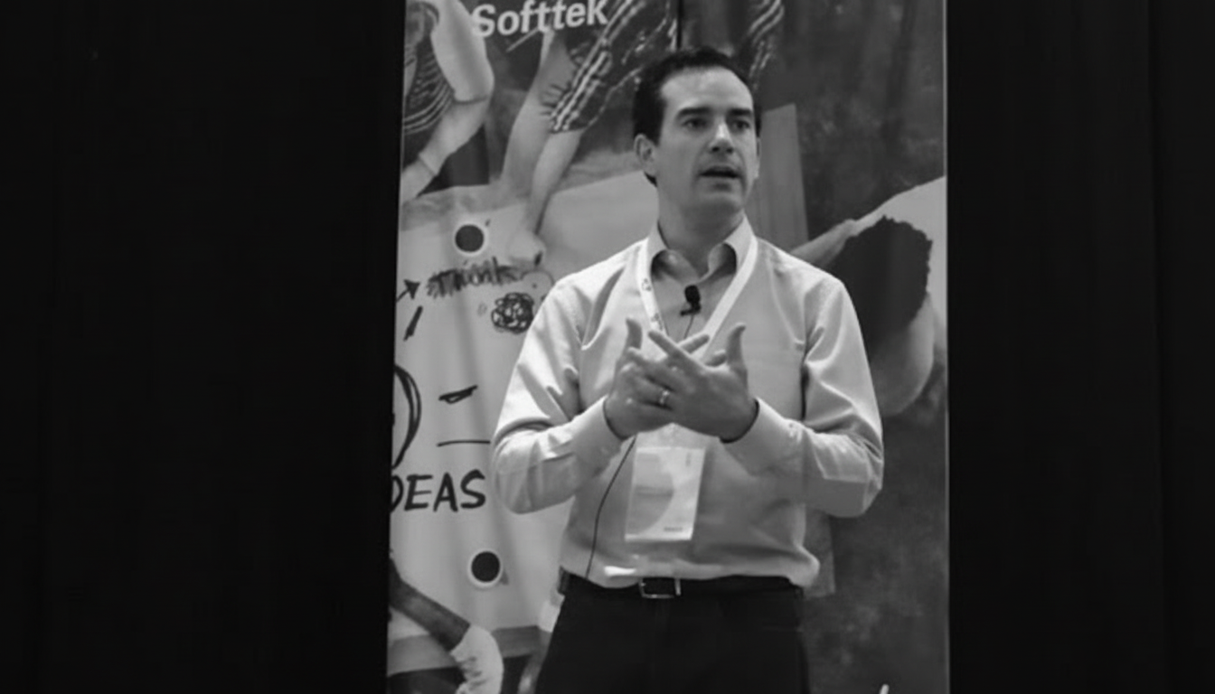 José Antonio Díaz Infante impartiendo keynote sobre estrategia de IA para empresas B2B
